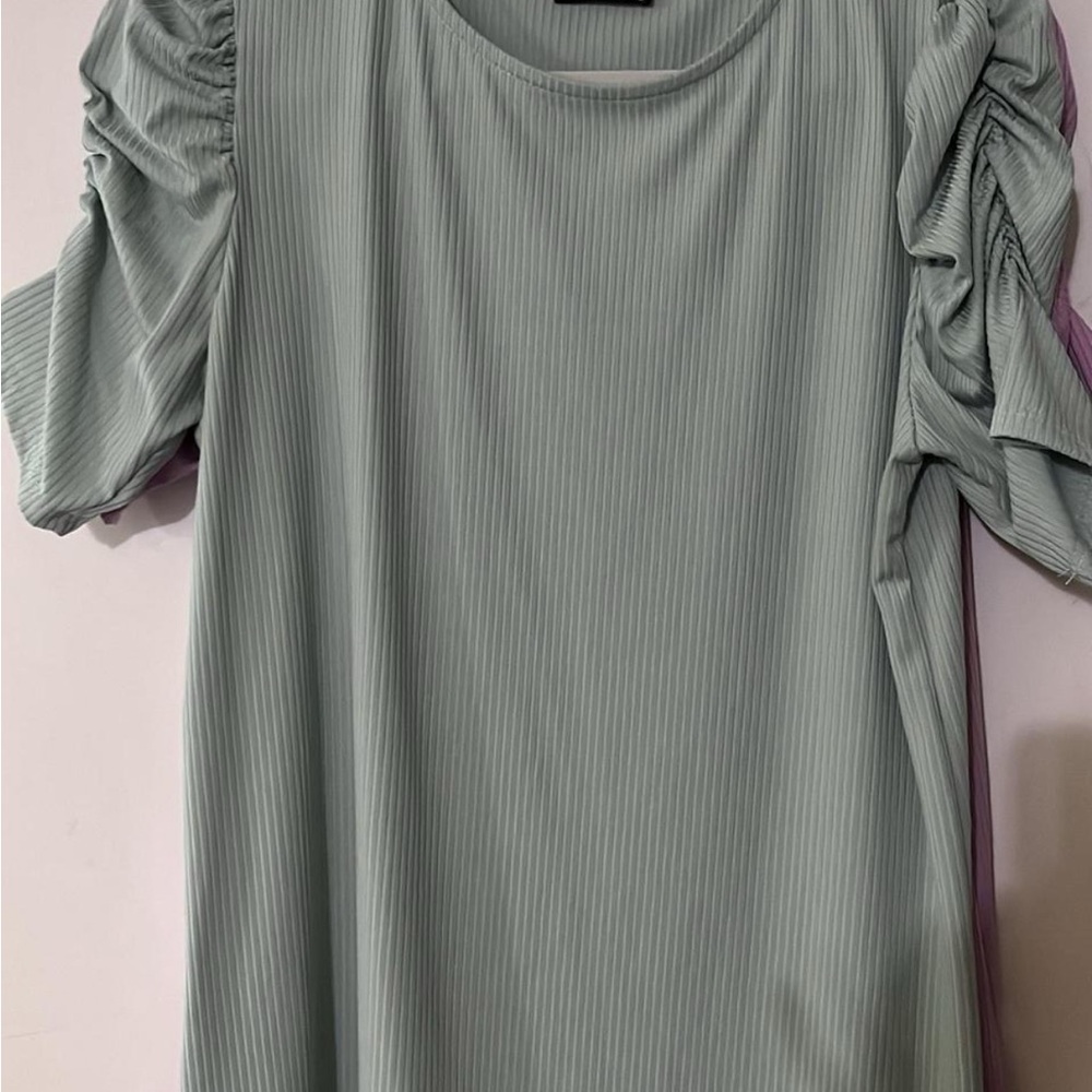 Elegant Green Ruched Sleeve Top